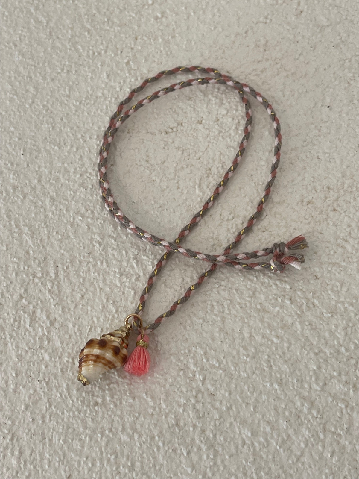 Shell tie on necklace coffee