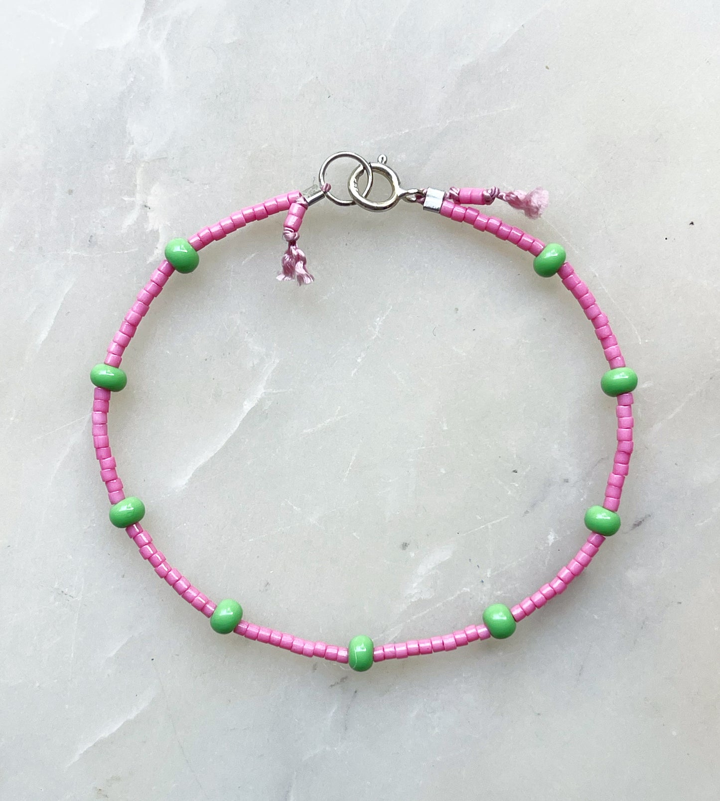 Jumbo satellite bracelet on silk Pink