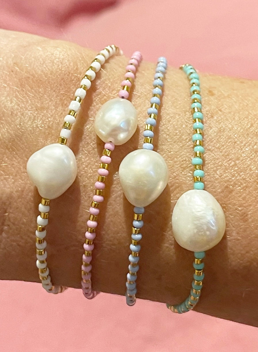 Central Pearl Bracelet